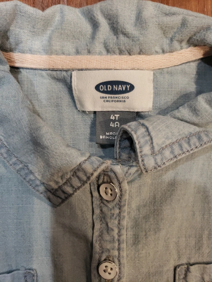 Camisa con botones de mezclilla ligera manga larga azul marino vieja para niños niñas talla 4T Foto 3 de 3