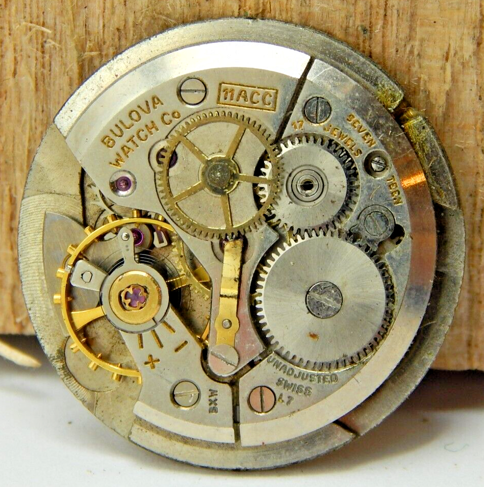 Vintage 1957 Bulova 11ACC mechanical manual 17 jewel men's wrist