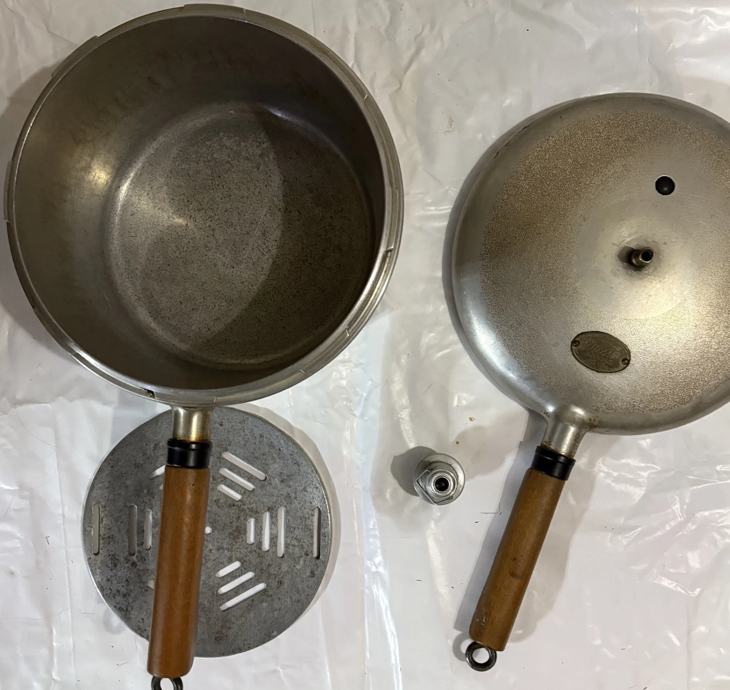 Vintage Presto Model 40 Kitchen Pressure Cooker Canner with Jiggler