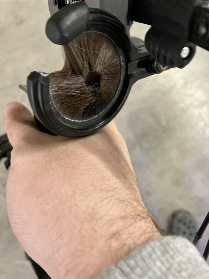 Arc à Poulies Bowtech Amplify - Main Droite - 8-70 Lbs - Allonge 21-30'' - Carbone Gris Fumée - A10806