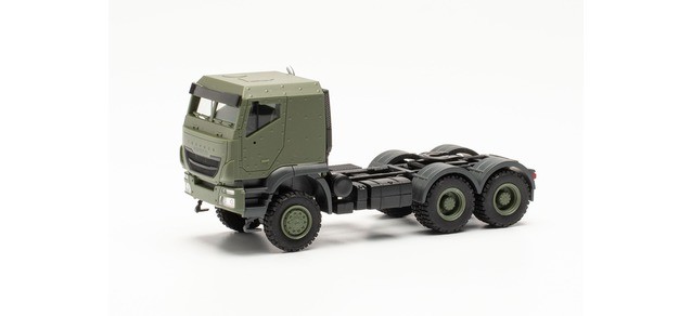 Herpa 746892 1/87 Iveco Trakker Armored 6x6 Tractor-Trailer Bundeswehr