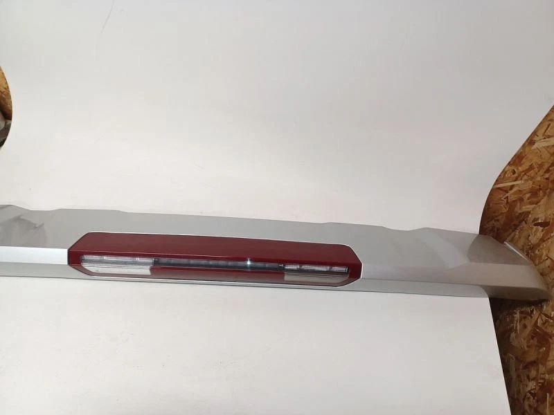 Alerón trasero plateado 85616713 con luces para 2024 Silverado 2500 sin cámara 2877782 Foto 4 de 4