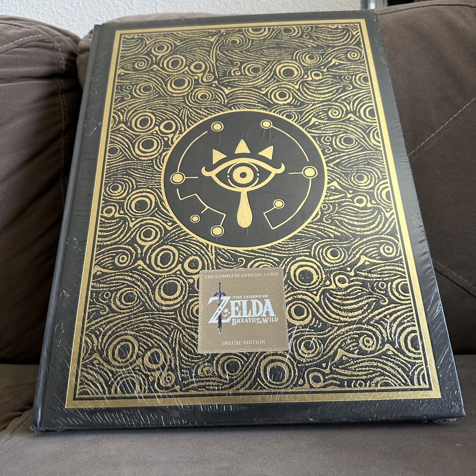 The Legend of Zelda: Breath of the Wild Strategy Guide Book: Full