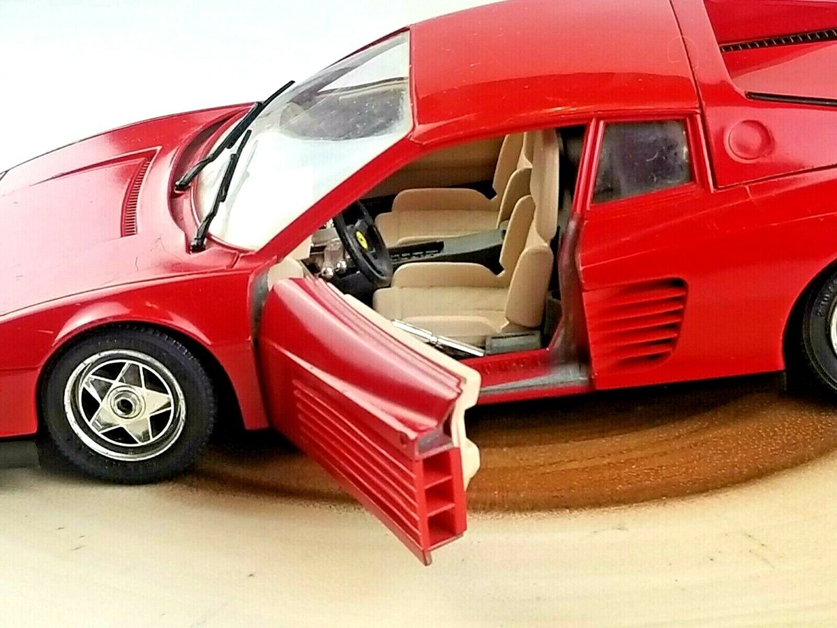 Ferrari Testarossa 1984 Rouge – 1/18 Burago – Miniature De Collection – Occasion