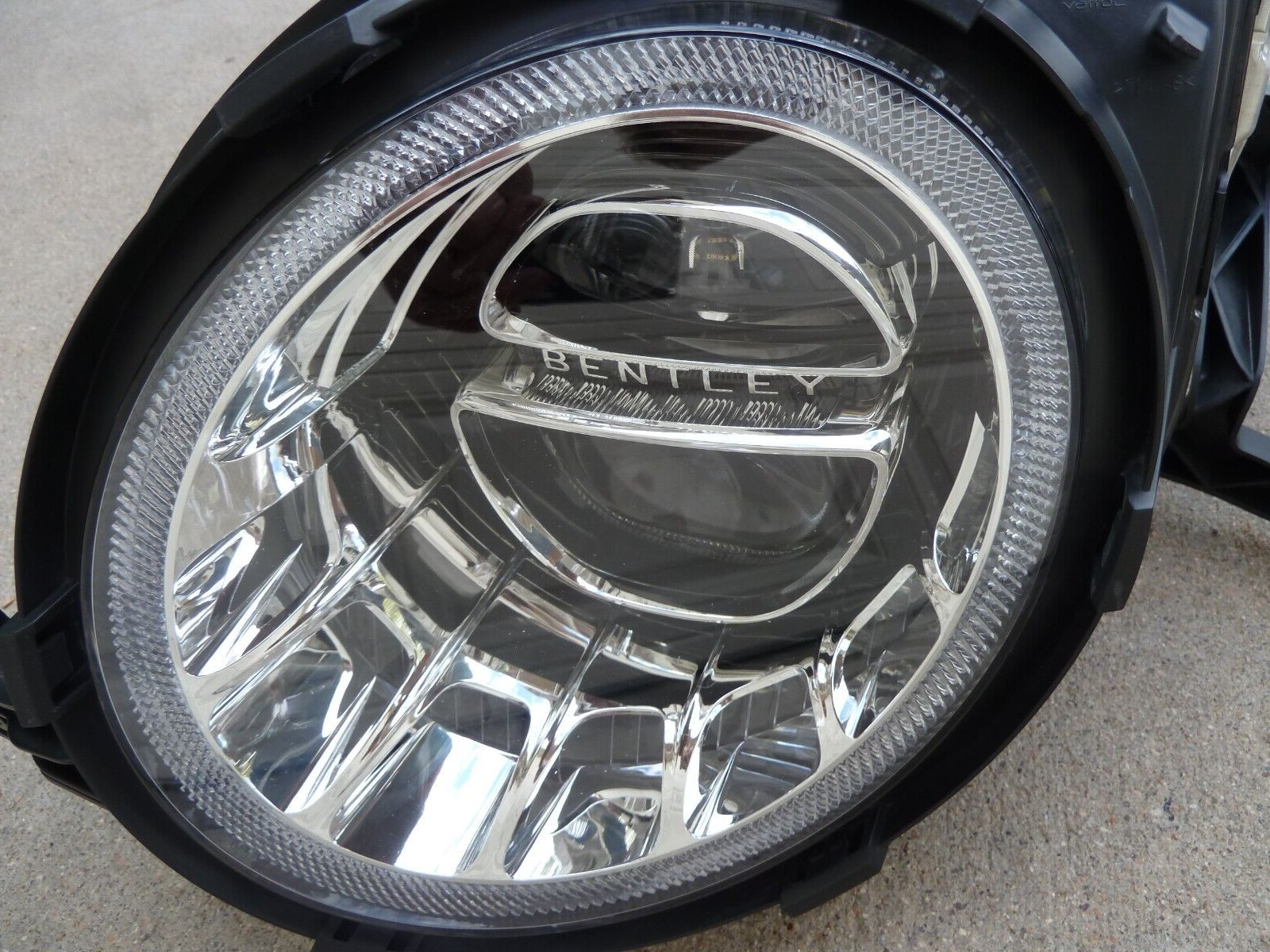 16-20 BENTLEY BENTAYGA Drivers Side Full LED Headlight Lamp Light mount bracket