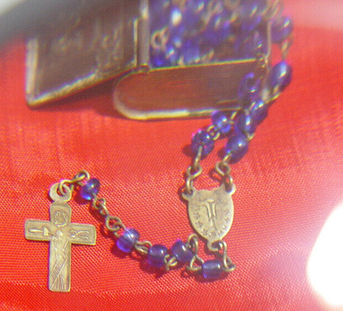 VTG 1930'S SM CATHOLIC ROSARY/CRUCIFIX w INSTRUMENTS of the PASSION/1"BRASS case - Picture 8 of 12