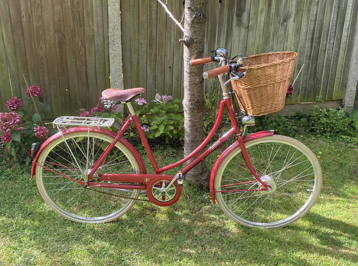 Ladies PASHLEY BIKE in IMMACULATE