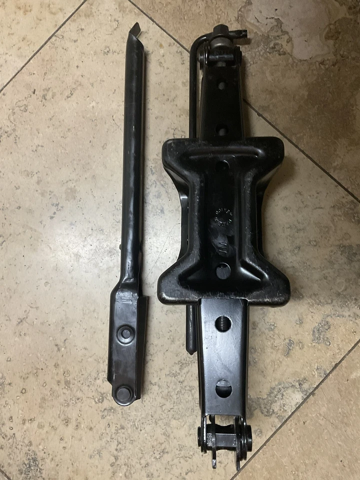 2008-2009-2010-2011 Ford Focus.08-19 Fiesta Jack with Tools OEM - Image 3 of 4