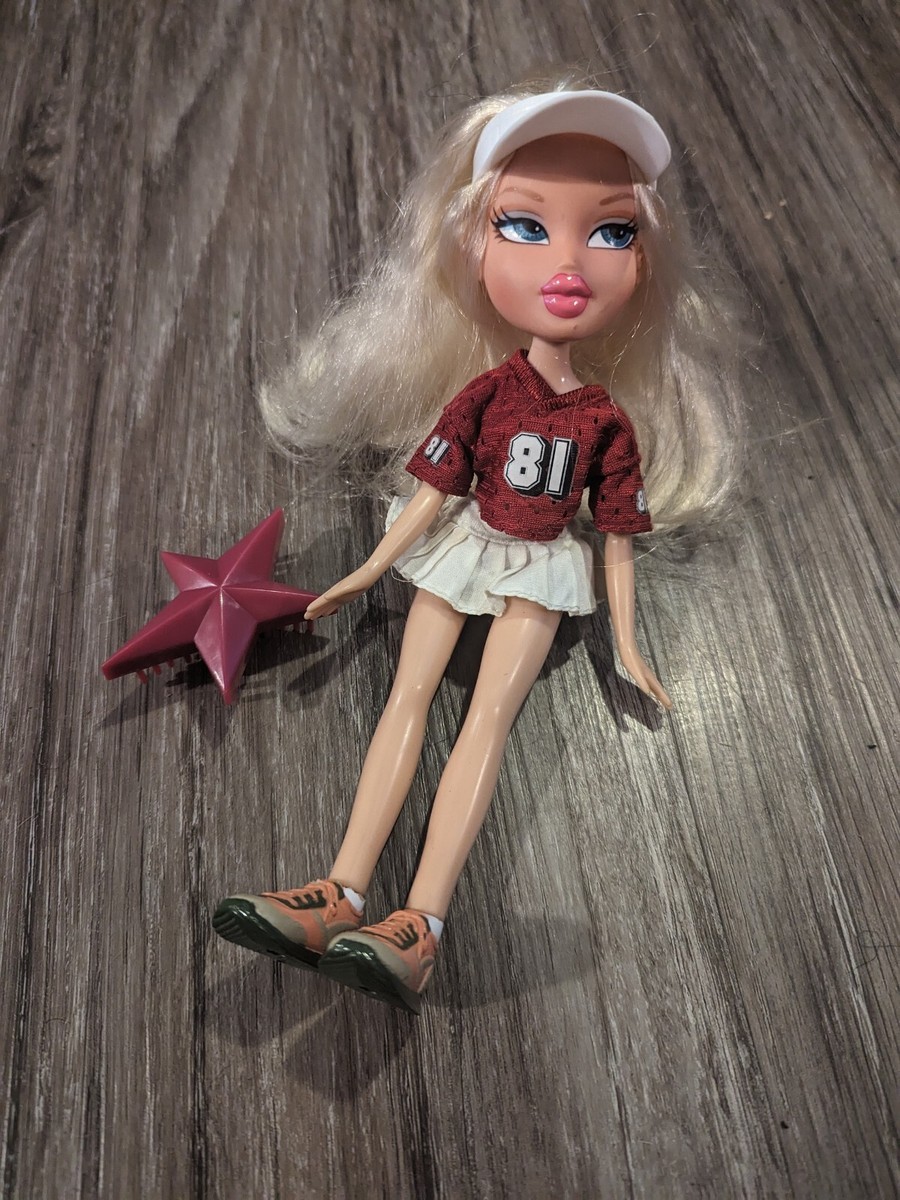 Vintage Bratz Doll Chloe Class 2001 MGA Blonde Hair Jersey Clothes