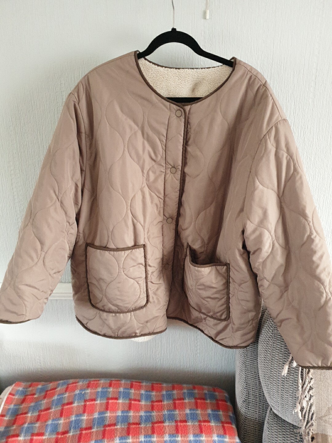 TU BROWN & CREAM REVERSIBLE QUILTED FLEECE JACKET - SIZE 22