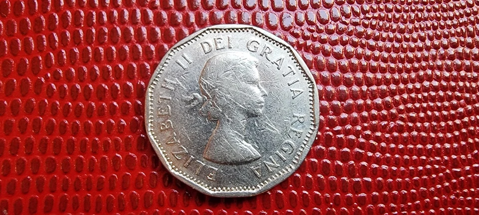 5 cents 1957 ou 1959 ou 1960 Canada - Elizabeth II - 1er portrait - KM# 50a - Photo 1/1