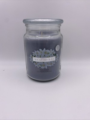 Luxus duftende große Glaskerze von Wickford & Co - 18oz, 95 Stunden Brenndauer