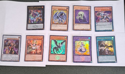 Blue-Eyes White Dragon Chibi (Secret Rare) Battles of Legend: Monster Mayhem Inglés - MONSTER SPRIM