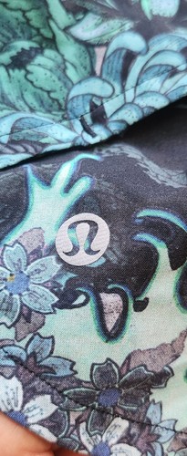 Lululemon (pacchetto 2 pezzi) Pantaloncini In The Flow Super Squad rosa/nero verde/b taglia 6 - Foto 21 di 21
