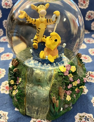 Disney Winnie the Pooh The Rain Came Down Snow Globe Tested Works