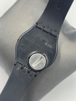 SWATCH standard SOTO GB109 VTG AG 1986 Bumper Concentric Circles Dial 34mm Watch Swatch Watch Soto GB109 1986 Black Silver Circles 34mm  main image 4