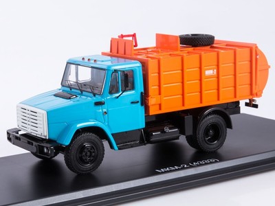 1:43 ZIL-4333 Garbage truck MKM-2 SSM #1522 USSR, Russia