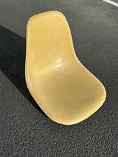 VTG Herman Miller EAMES FIBERGLASS ochre/yellow side shell