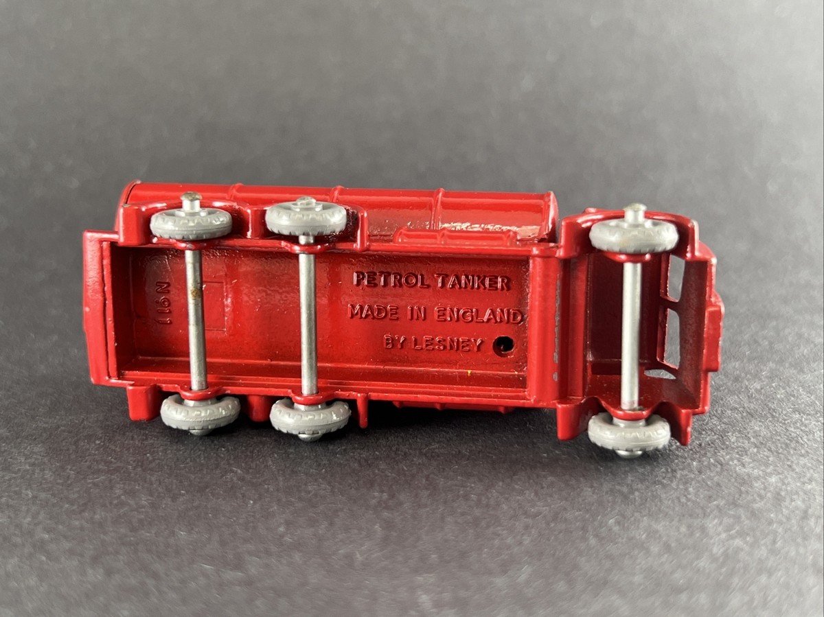 マッチボックス　レズニー　No.11 エッソ（ESSO）タンカー 1958 Lesney Matchbox Series No 11 RED ESSO PETROL TANKER