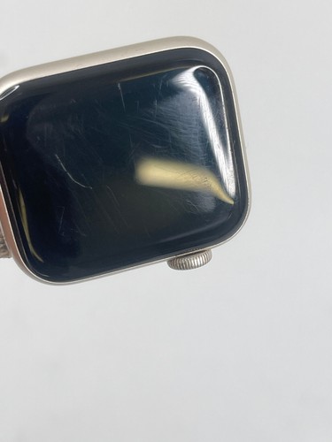 Apple Watch SE 2. generacji 40mm aluminiowa obudowa ze światłem Starlight 93% bateria 370 - Zdjęcie 15 z 24