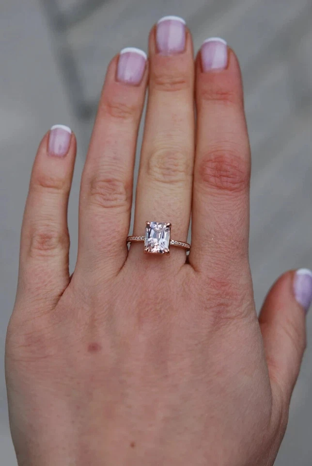 Anillo de compromiso de morganita natural y diamante corte esmeralda de 2,75 quilates oro rosa de 14 quilates 6 Foto 3 de 4