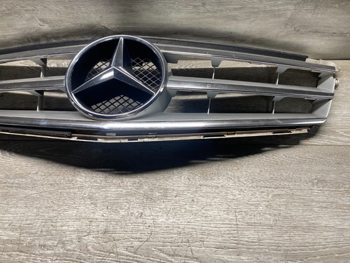 OEM MERCEDES-BENZ W204 C CLASS 08-2011 FRONT HOOD BUMPER GRILLE CHROM W/ EMBLEM - Picture 7 of 10