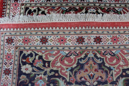 One of a Kind Master Piece Oriental Silk Rug, with fine floral design 85 x 58 cm - Picture 16 of 16
