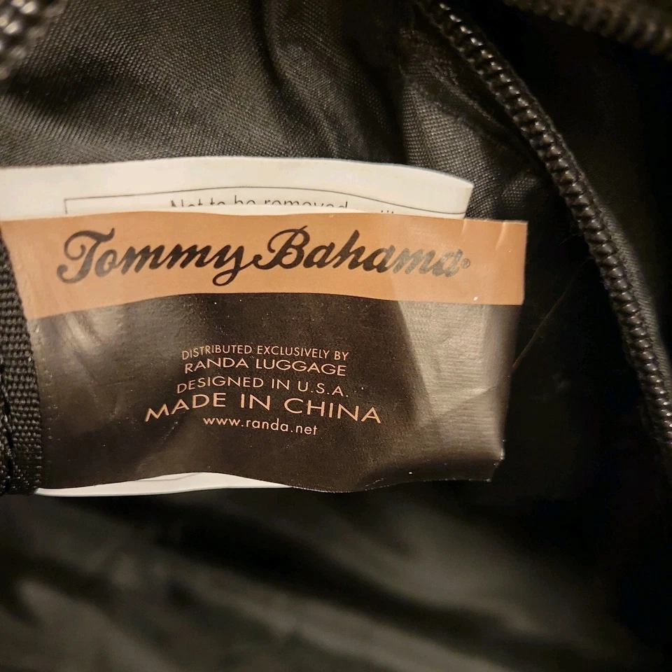 Дорожная спортивная сумка на колесиках Tommy Bahama черный и желтовато-коричневый тропический узор - Изображение 4 из 4