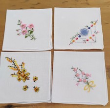 Vgt Lot Of 4 White Cotton Floral Embroidery Hankies Handkerchiefs