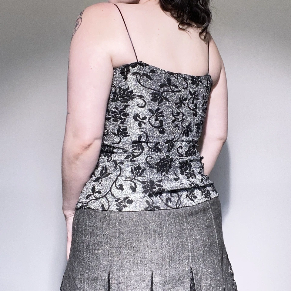 Camiseta sin mangas vintage años 90 Rampage plateada metálica y negra de terciopelo estampado floral talla M Foto 4 de 4