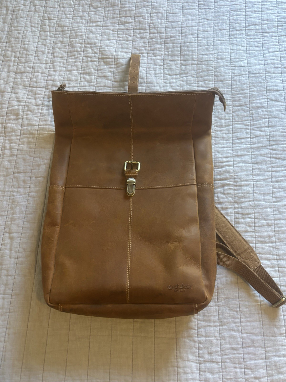Spacious leather bag/backpack - image 3