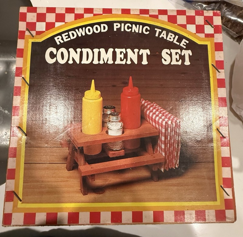 Vintage Redwood Picnic Table Condiment Set Ketchup Mustard Salt Pepper NIB Bonus
