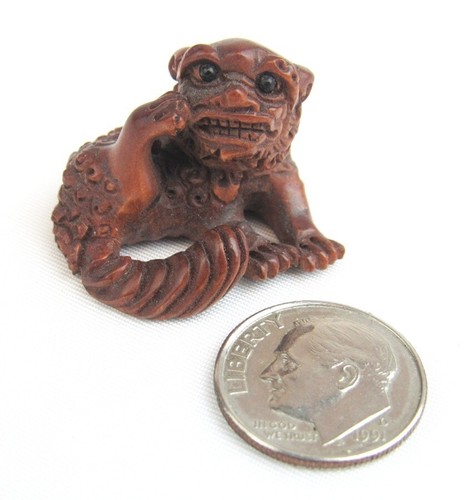 Vintage Netsuke Japanese Carved Wood Foo Dog Scratching - Picture 7 of 7