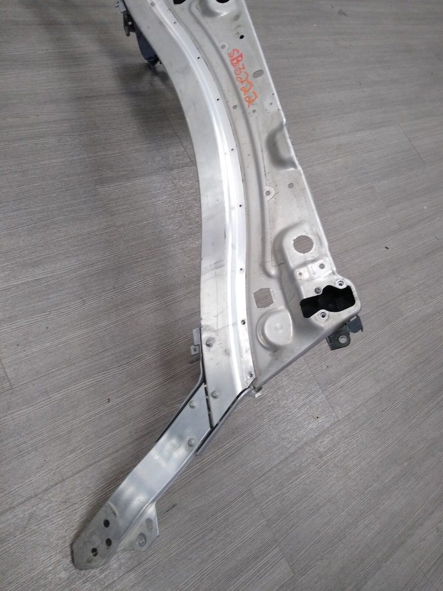 Mercedes-Benz GLC 220d X253 純正ラジエーター 2016-2019 MERCEDES GLC CLASS RADIATOR SUPPORT A2536203800 USED OEM