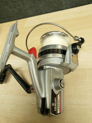 Vintage Daiwa Silver 4000 Skirted Spool Spinning Reel - Picture 14 of 17