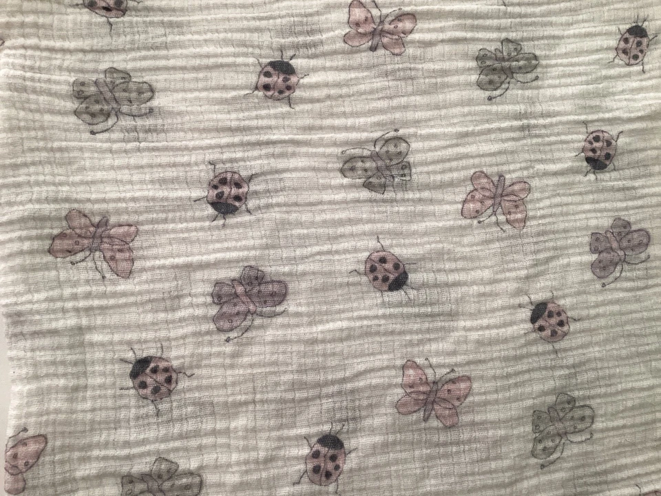 Manta “Ladybug Butterfly” y Rayas Blanco Gris Rosa Púrpura Aden Anais Foto 3 de 4