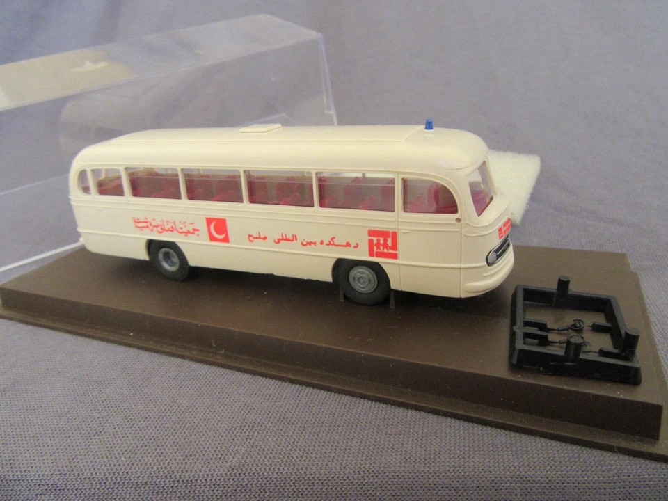 835G Brekina Autobus Mercedes 0 321 Friedensdorf Internazionale Ho 1:87 - Immagine 3 di 4