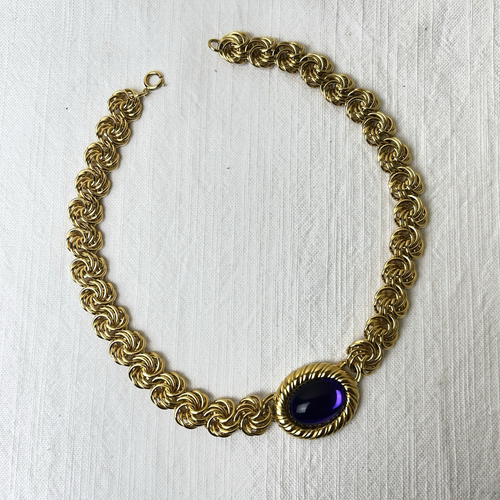 Collier cabochon lucite violette Trifari chaîne à maillons tourbillonnants épais ton or 17,5" - Photo 1/8