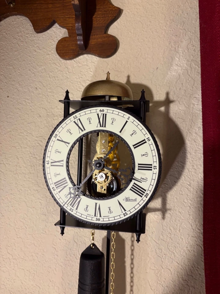 Reloj de Pared Hermle Ravensburg - Reloj Esqueleto / Hierro Forjado / Impulsado por Peso Foto 4 de 4