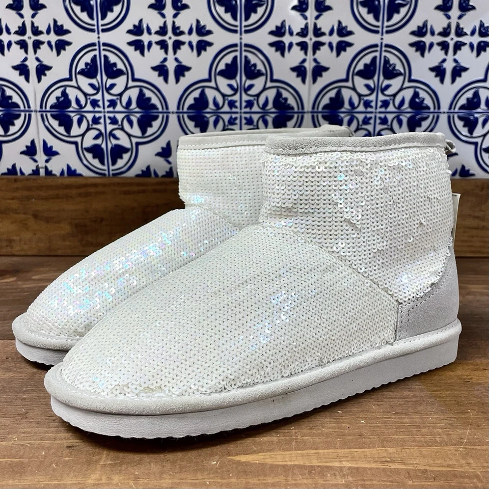 Botas Mukluk ROSA Victoria’s Secret blancas con lentejuelas forradas de piel sintética talla 7-8 nuevas con etiquetas Foto 2 de 4