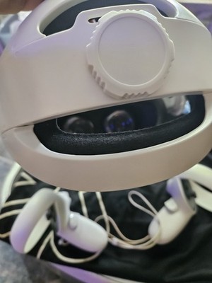 Meta Oculus Quest 2 All-in-One VR Headset with Controllers White, 128GB