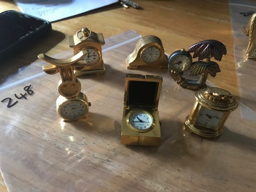 Miniature Quartz clocks and other makes. Over 100 clocks - Foto 469 di 470