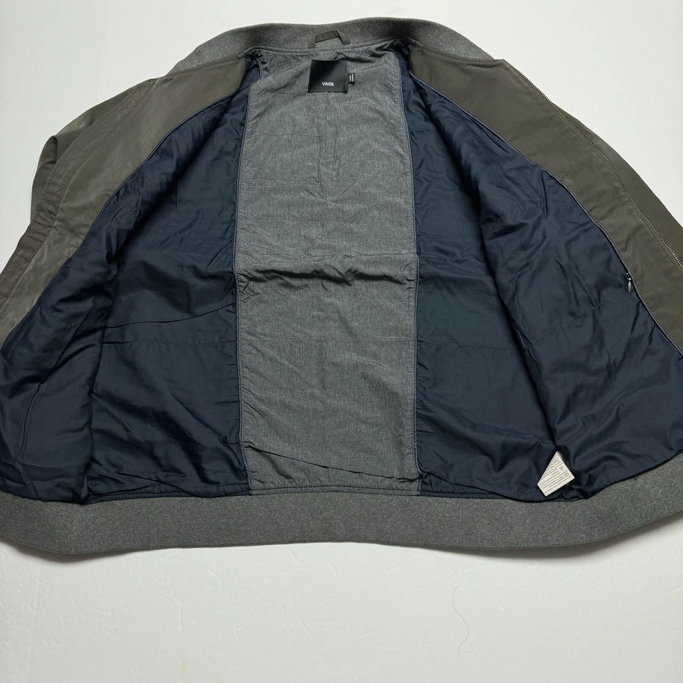 Chaqueta Bomber Vince 2 Vías Cremallera En Verde Contraste Cuello, Puño y Dobladillo Talla: Grande Foto 3 de 4