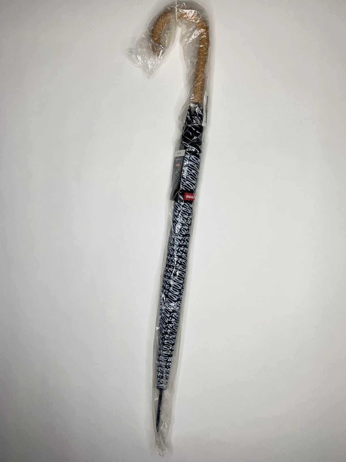 Parapluie Supreme Shedrain SS15 boîte à accessoires noire logo relief logo mouvement rouge