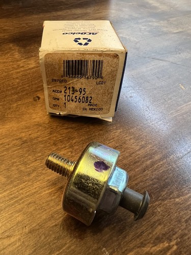 ACDelco 213-95 Knock sensor General Motors OEM # 10456082 NOS!!