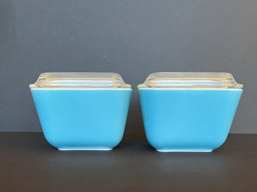 2 PYREX turquoise blue, 501B Refrigerator Dishes With Lids "Fridgies"  1 1/2 cup