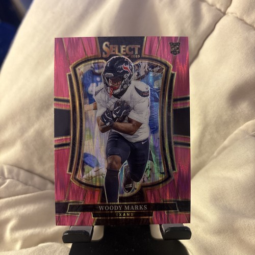 2025 Panini Select - Premier Level Woody Marks #135 Pink Shock Prizm (RC)