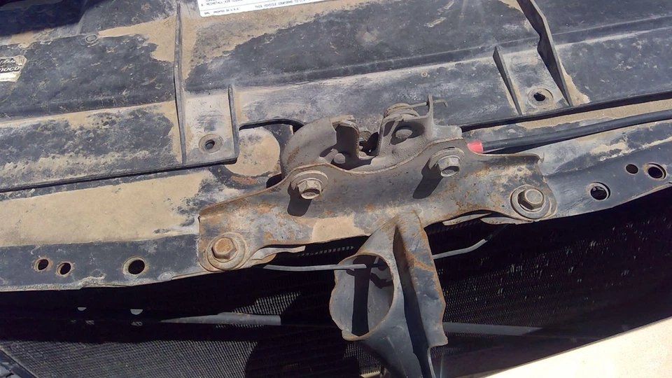 Conjunto de pestillo de capó Olds 88 1980-1985 con soporte OEM Foto 4 de 4