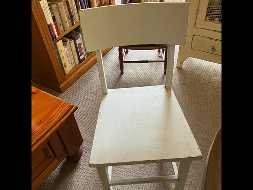 Vintage round pedestal kitchen table and 3 mixed style chairs - solid! - Picture 3 of 7