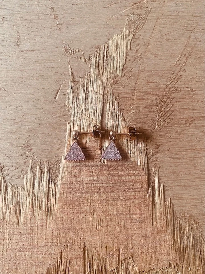 Boucles d’oreilles triangles strass roses ionisées or rose - Photo 4/4
